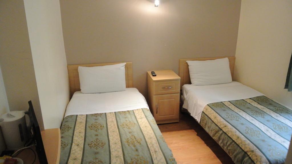 Carlton Hotel Лондон Номер фото